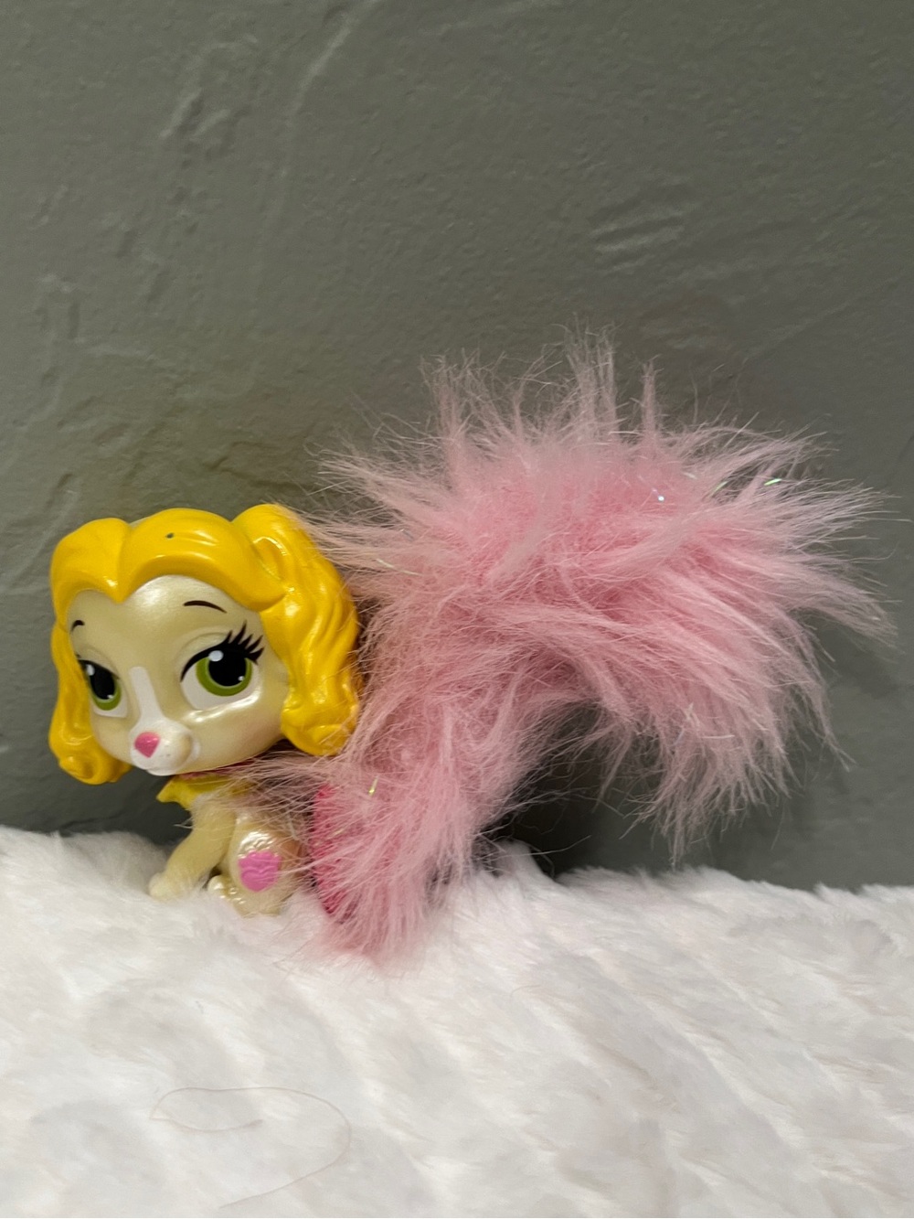 Disney Palace Pets Teacup Princess Belle's Puppy 2"‎ Figure Pink Furry Tail Toy
